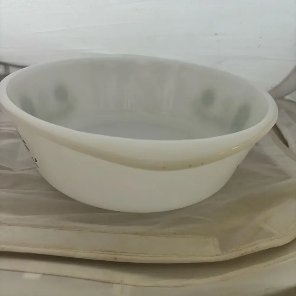 Glasbake Green Daisy J-2600 Milk Glass 1 1/2 QT Casserole Dish 1970’s